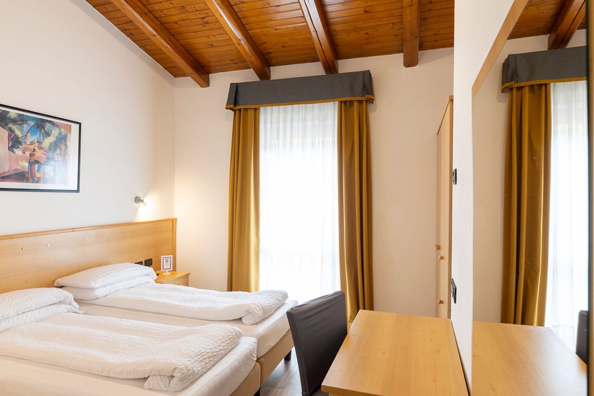 camera-mansardata-hotel-derby-folgarida-2