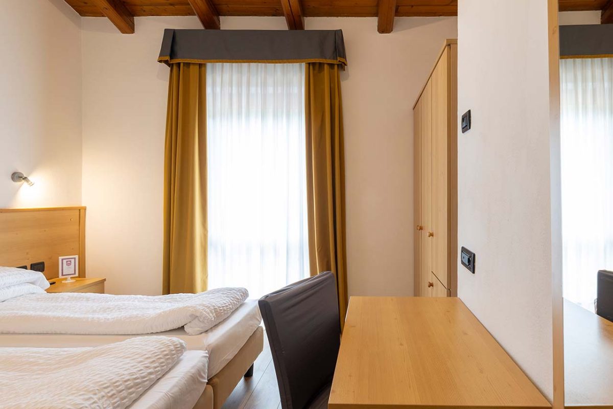 camera-mansardata-hotel-derby-folgarida-6